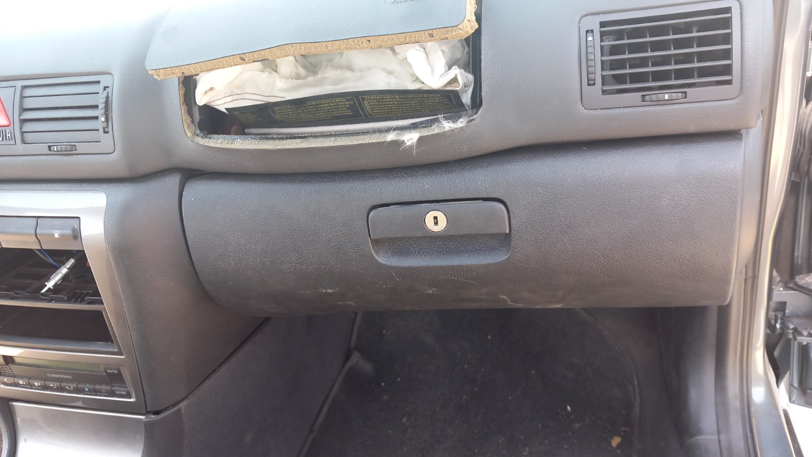 Ντουλαπάκι Skoda Octavia ’03 Προσφορά