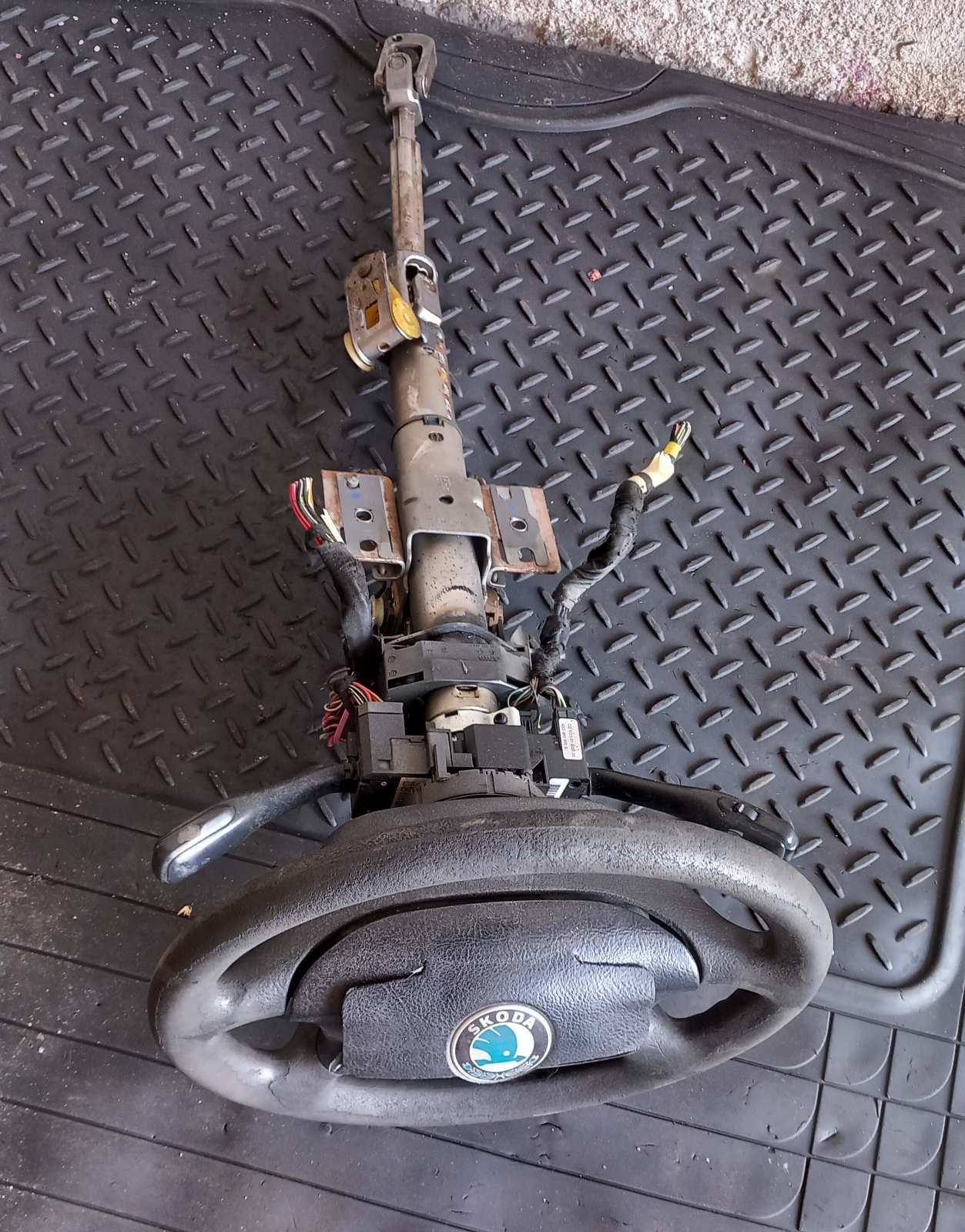 Κολώνα Τιμονιού Skoda Octavia ’03 Προσφορά