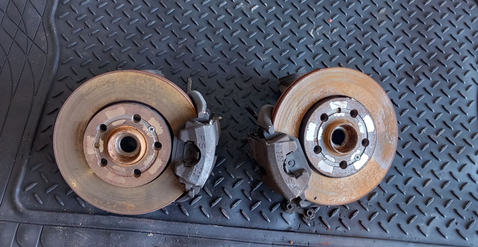 Ακραξόνια Skoda Octavia ’03 Προσφορά