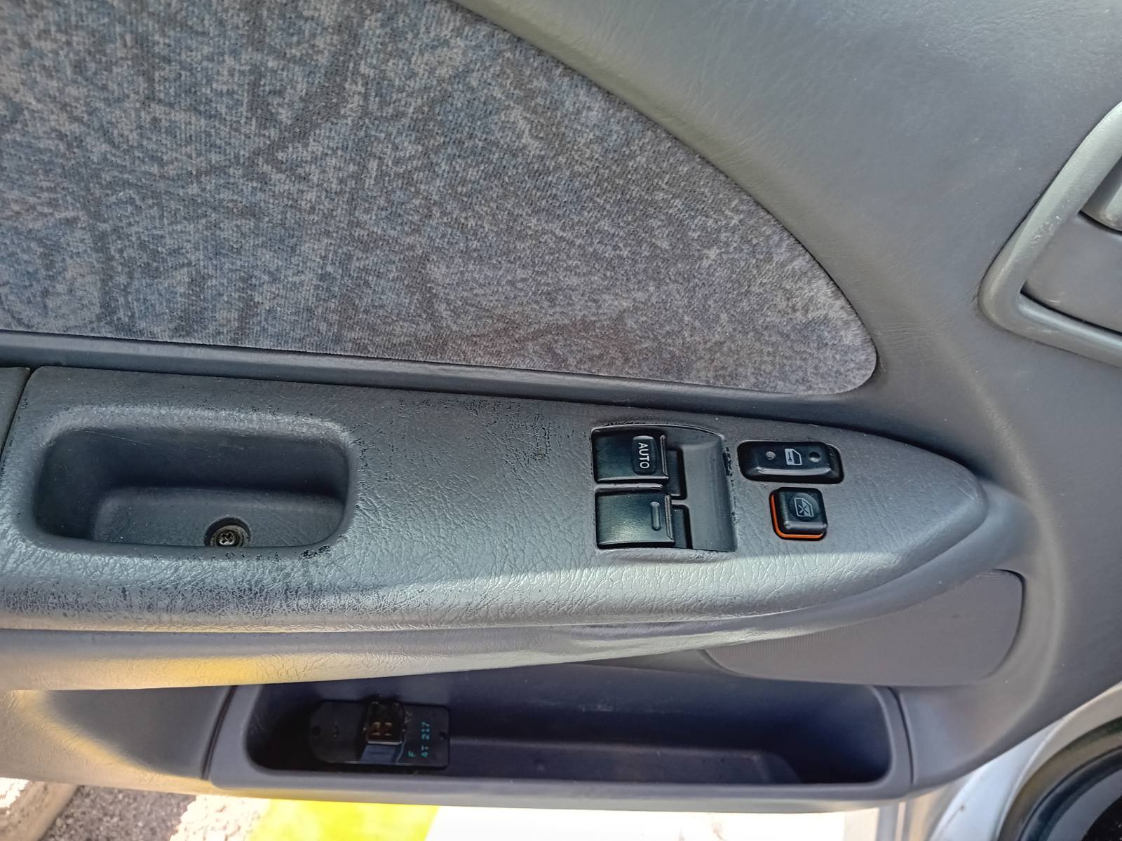 Διακόπτης Παραθύρων Toyota Avensis ’99 Προσφορά