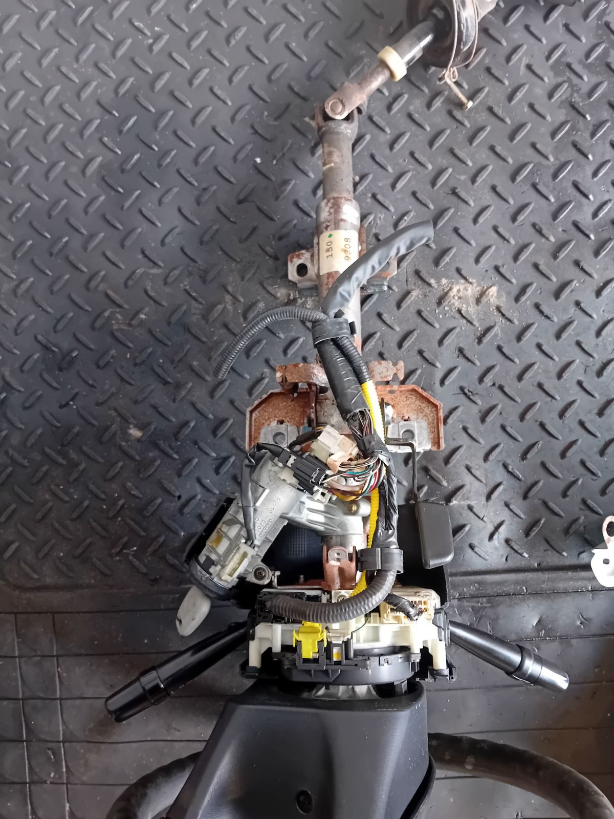 Κολώνα Τιμονιού Toyota Avensis ’99 Προσφορά