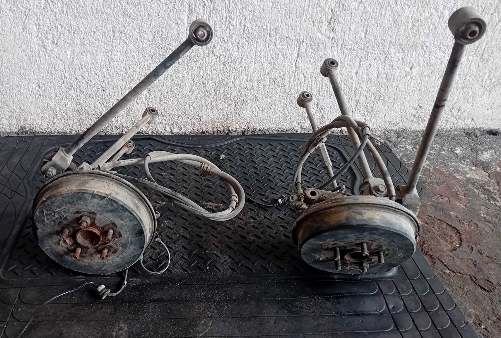 Ακραξόνια Πίσω Toyota Avensis ’99 Προσφορά