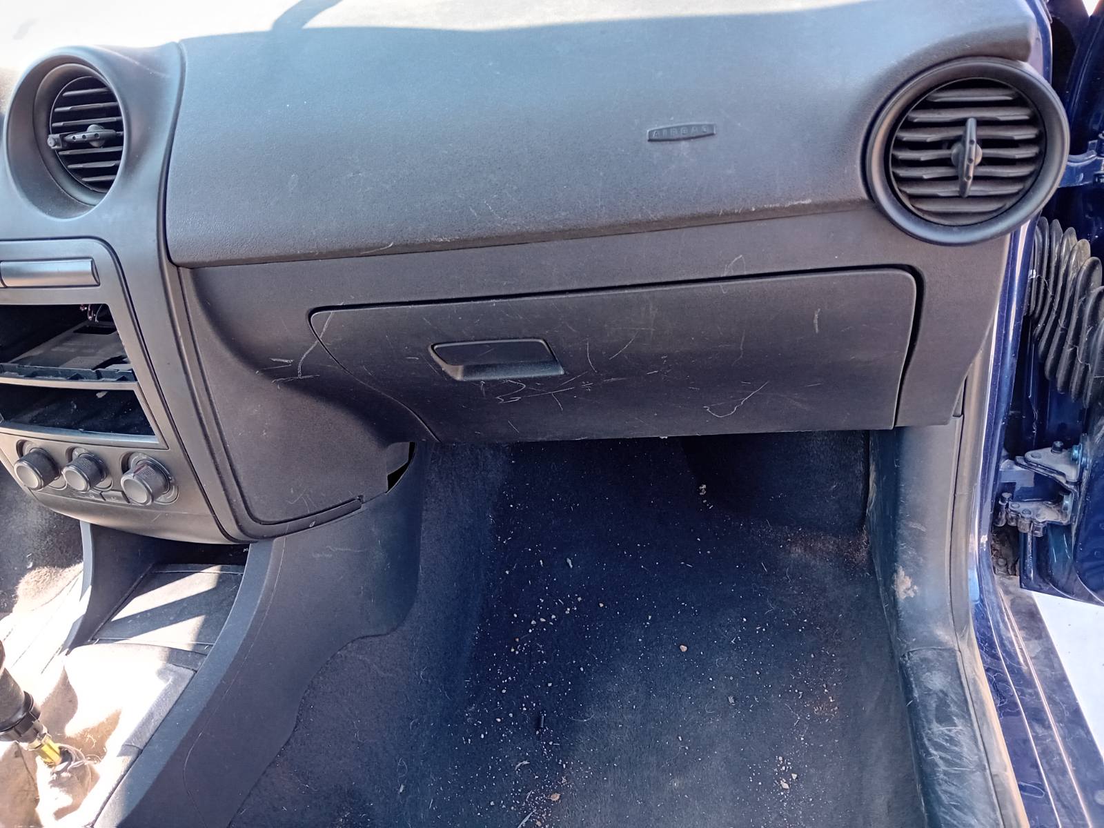 Ντουλαπάκι Seat Ibiza ’04 Προσφορά