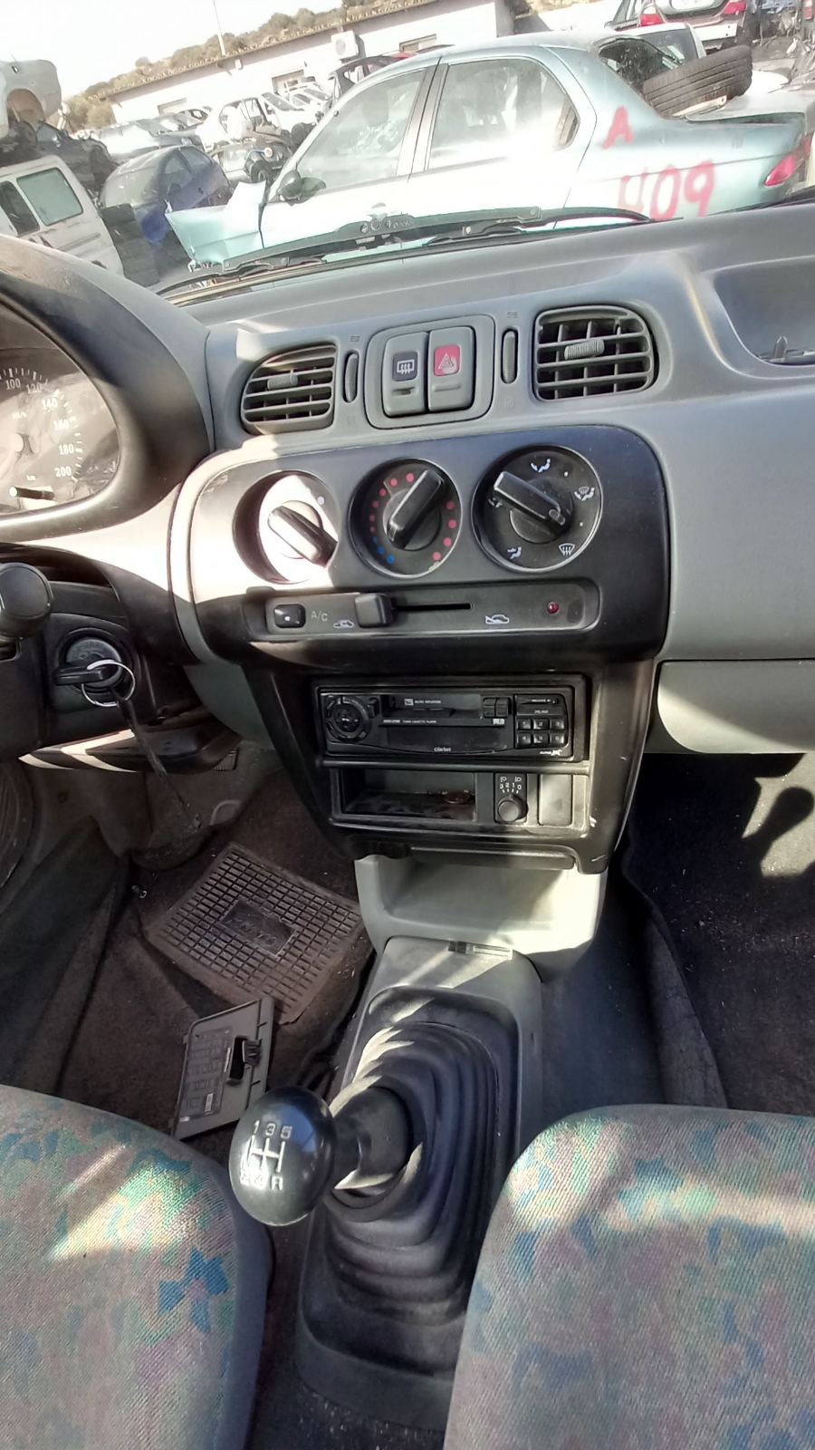 Κονσόλα Κεντρική Nissan Micra ’02 Προσφορά