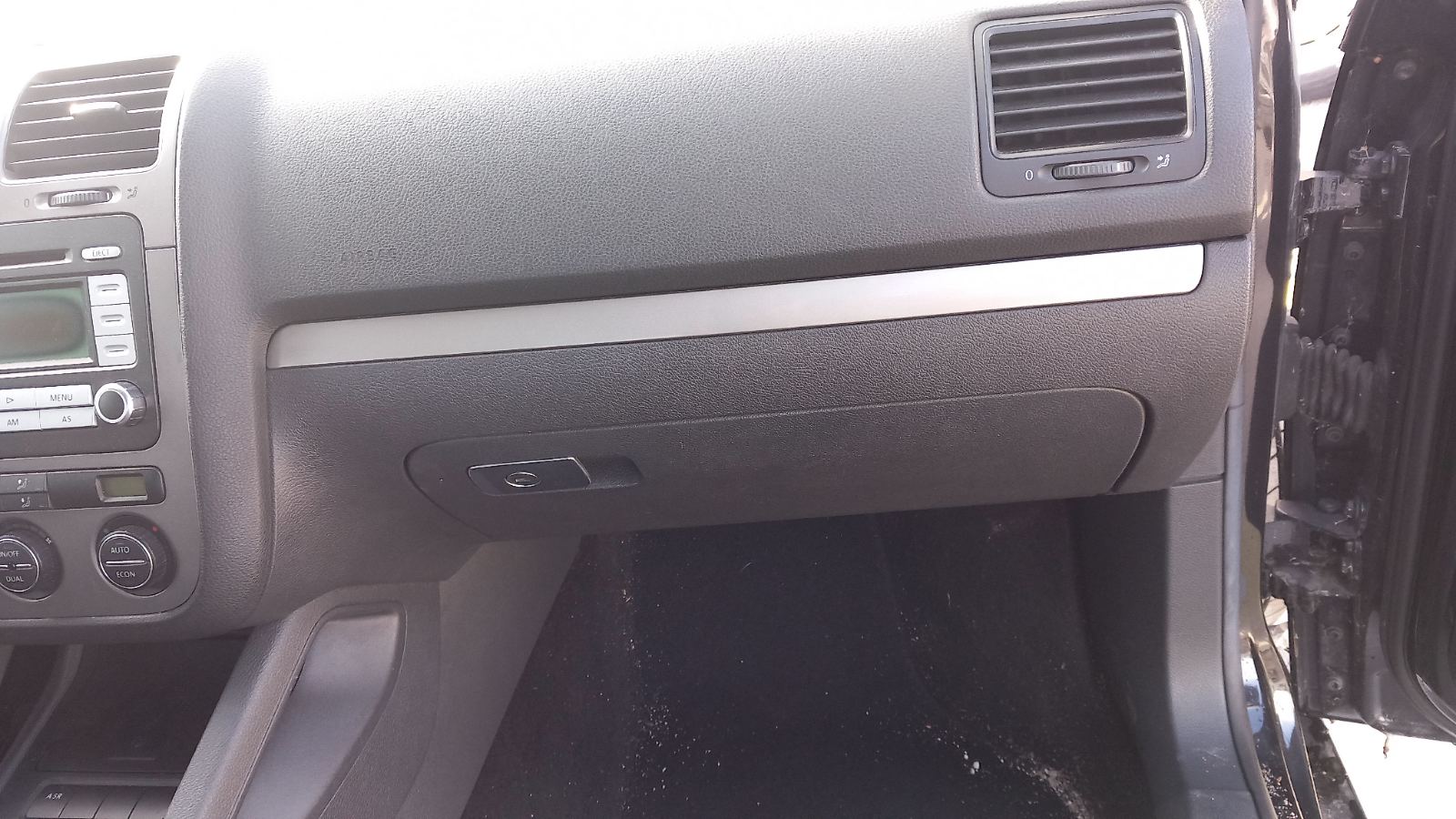 Ντουλαπάκι VW Golf 5 ’07 Προσφορά