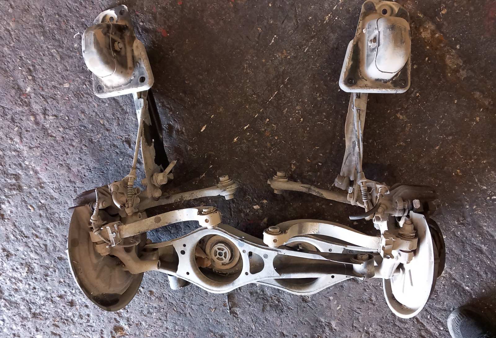 Ακραξόνια Πίσω VW Golf 5 TSI ’07 Προσφορά