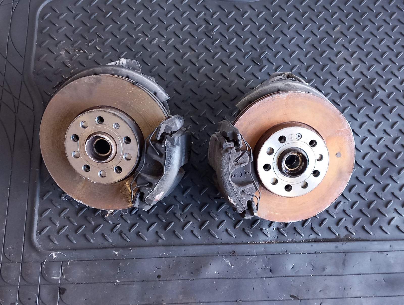 Δαγκάνες Εμπρός- Πίσω VW Golf 5 ’07 Προσφορά