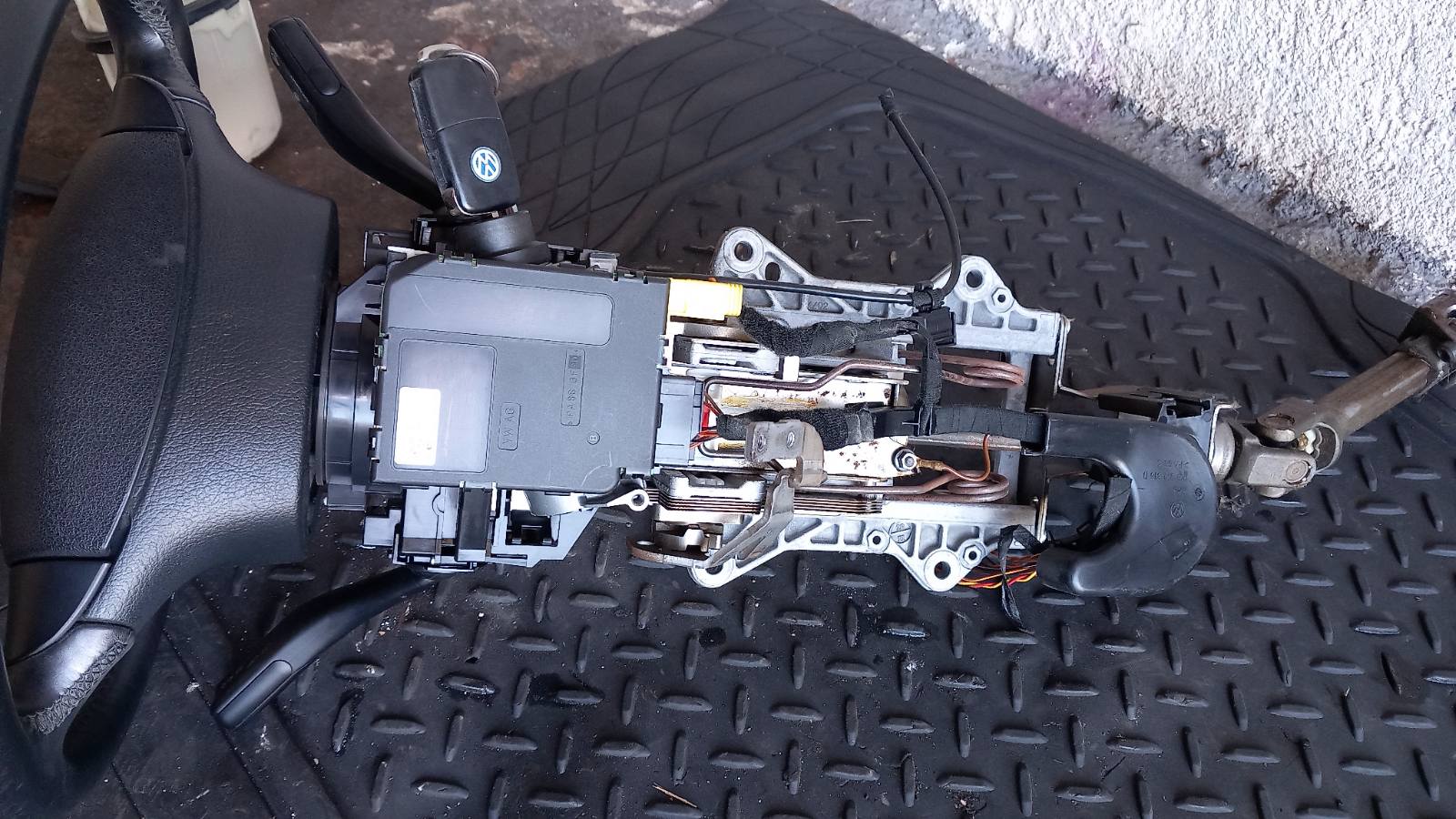 Κολώνα Τιμονιού VW Golf 5 TSI ’07 Προσφορά