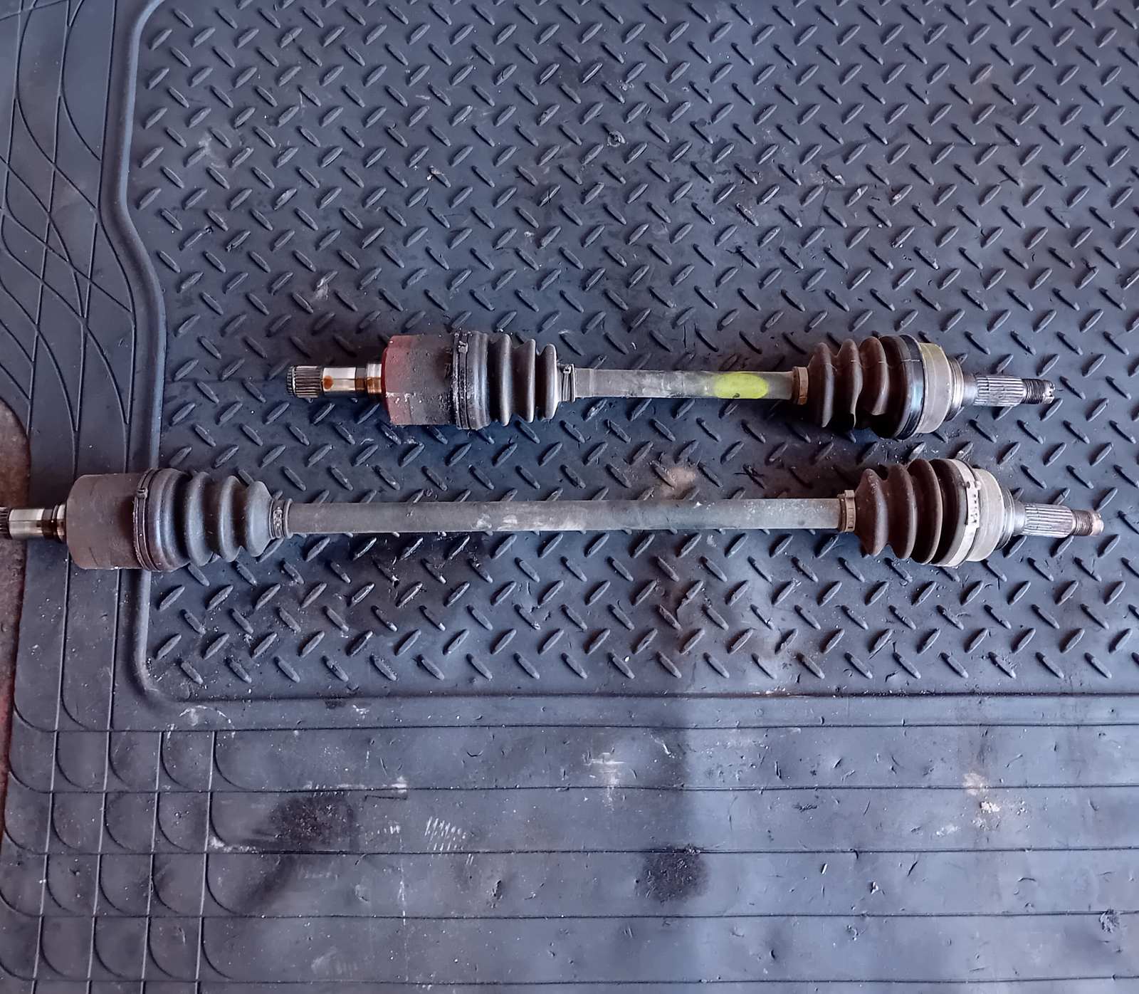 Ημιαξόνιο Αριστερό-Δεξί Kia Shuma ’99 Προσφορά