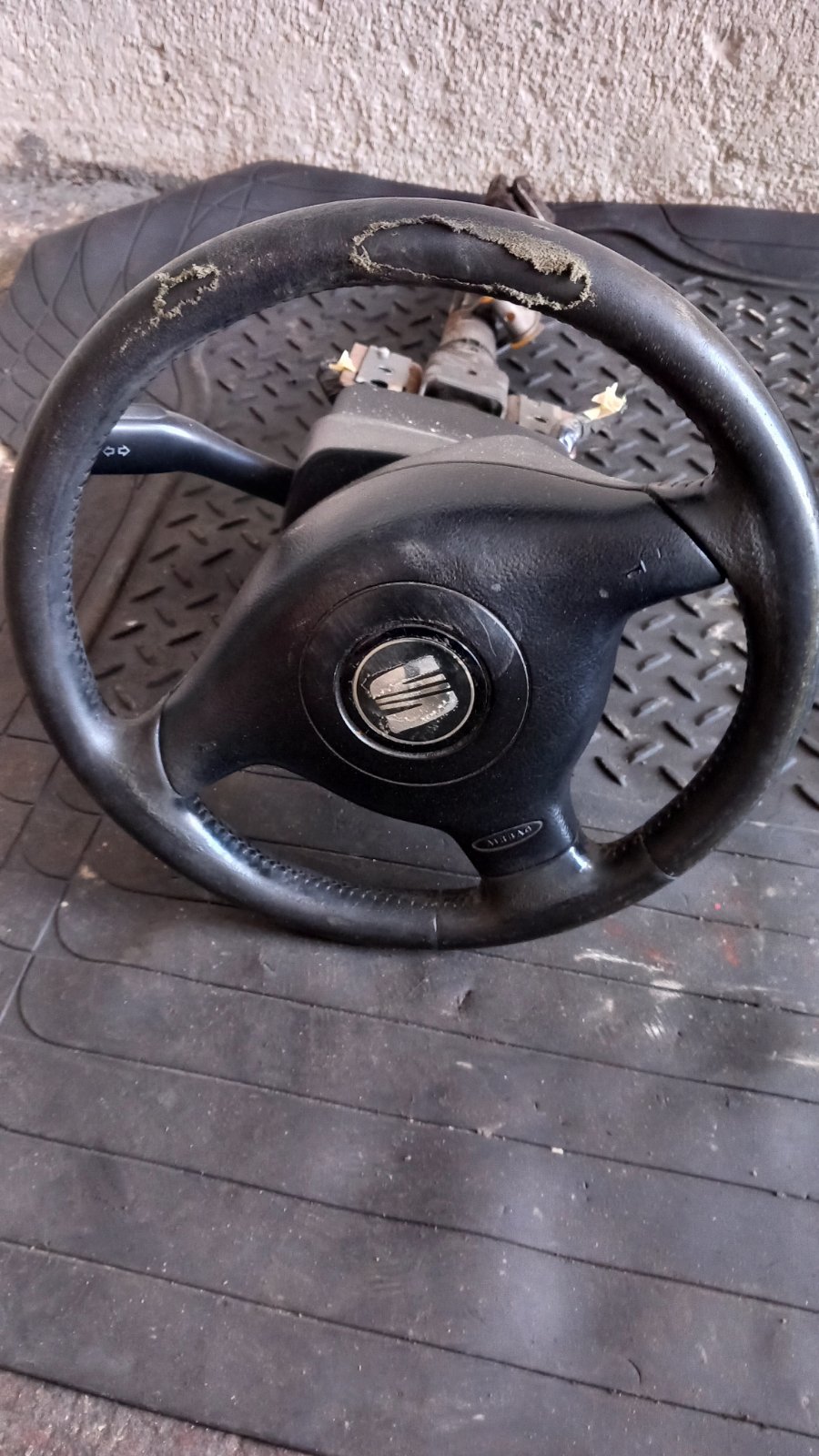 Κολώνα Τιμονιού Seat Leon ’02 Προσφορά