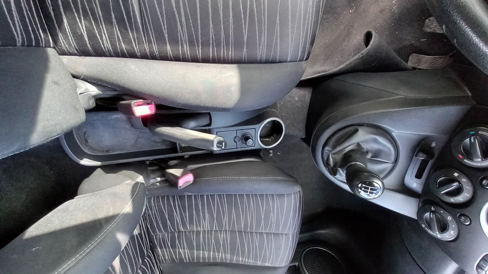 Κονσόλα Χειρόφρενου Mazda 2 ’08 Προσφορά
