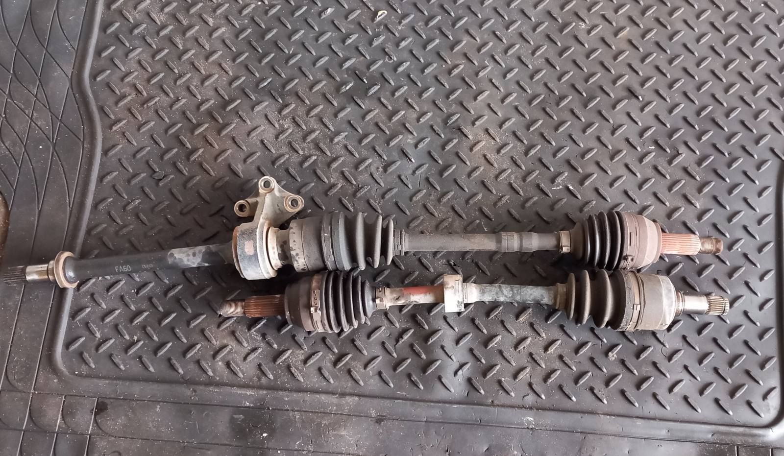 Ημιαξόνιο Αριστερό-Δεξί Mazda 2 ’08 Προσφορά