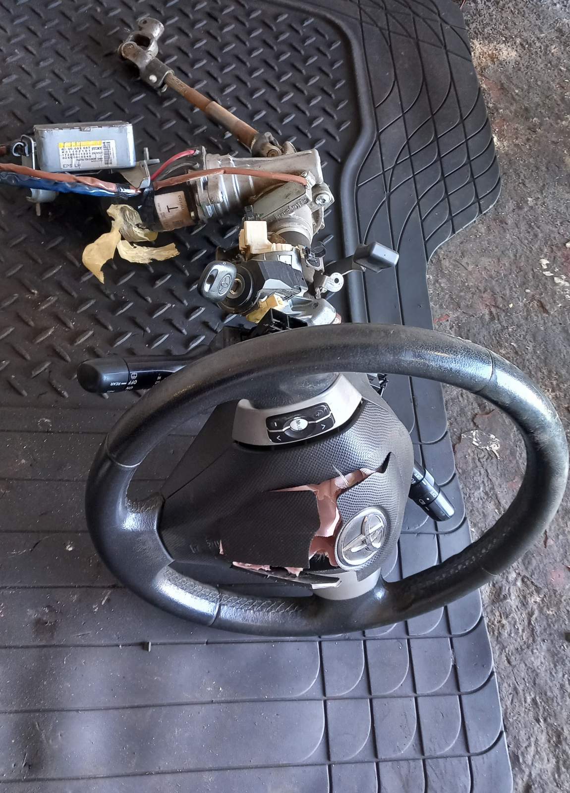 Κολώνα Τιμονιού Toyota Yaris ’07 Προσφορά