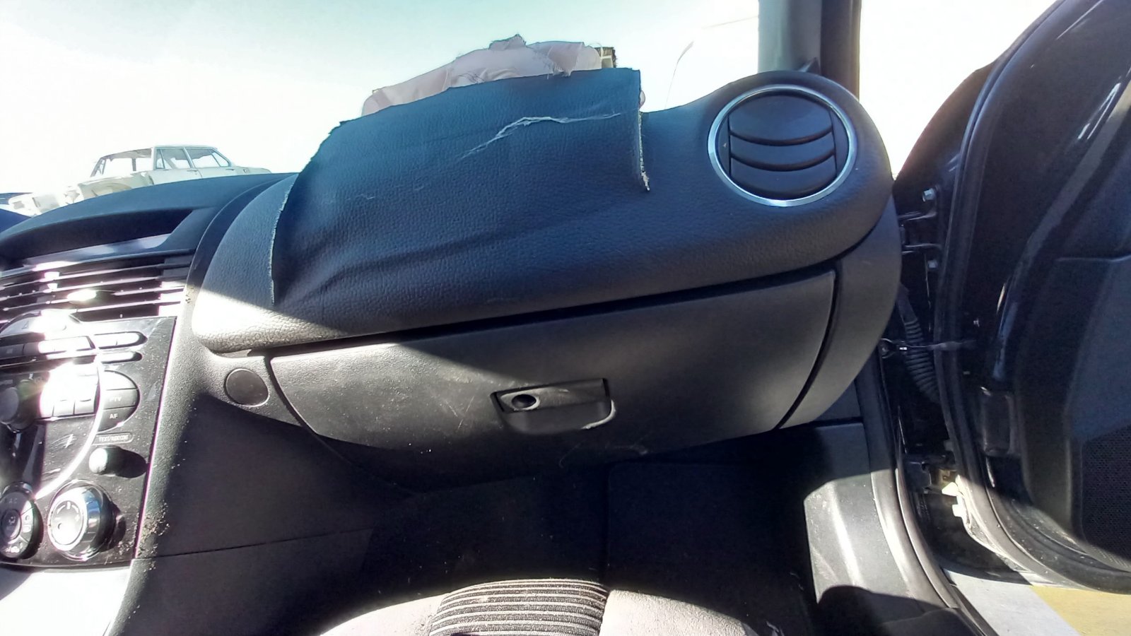 Ντουλαπάκι Mazda RX8 ’06 Προσφορά