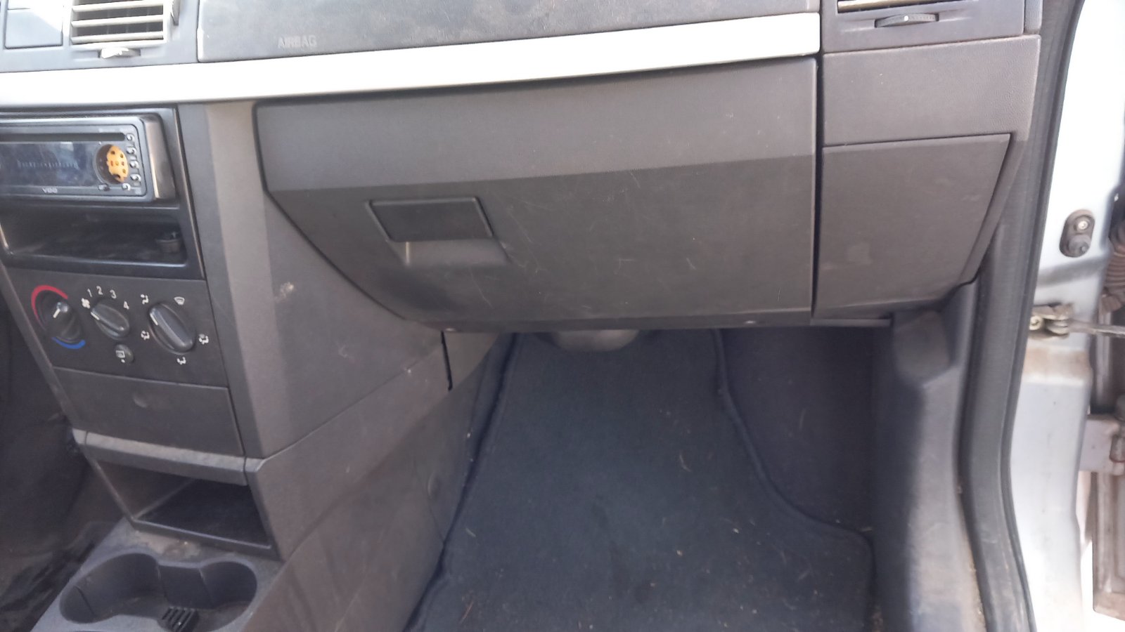 Ντουλαπάκι Opel Meriva ’04 Προσφορά