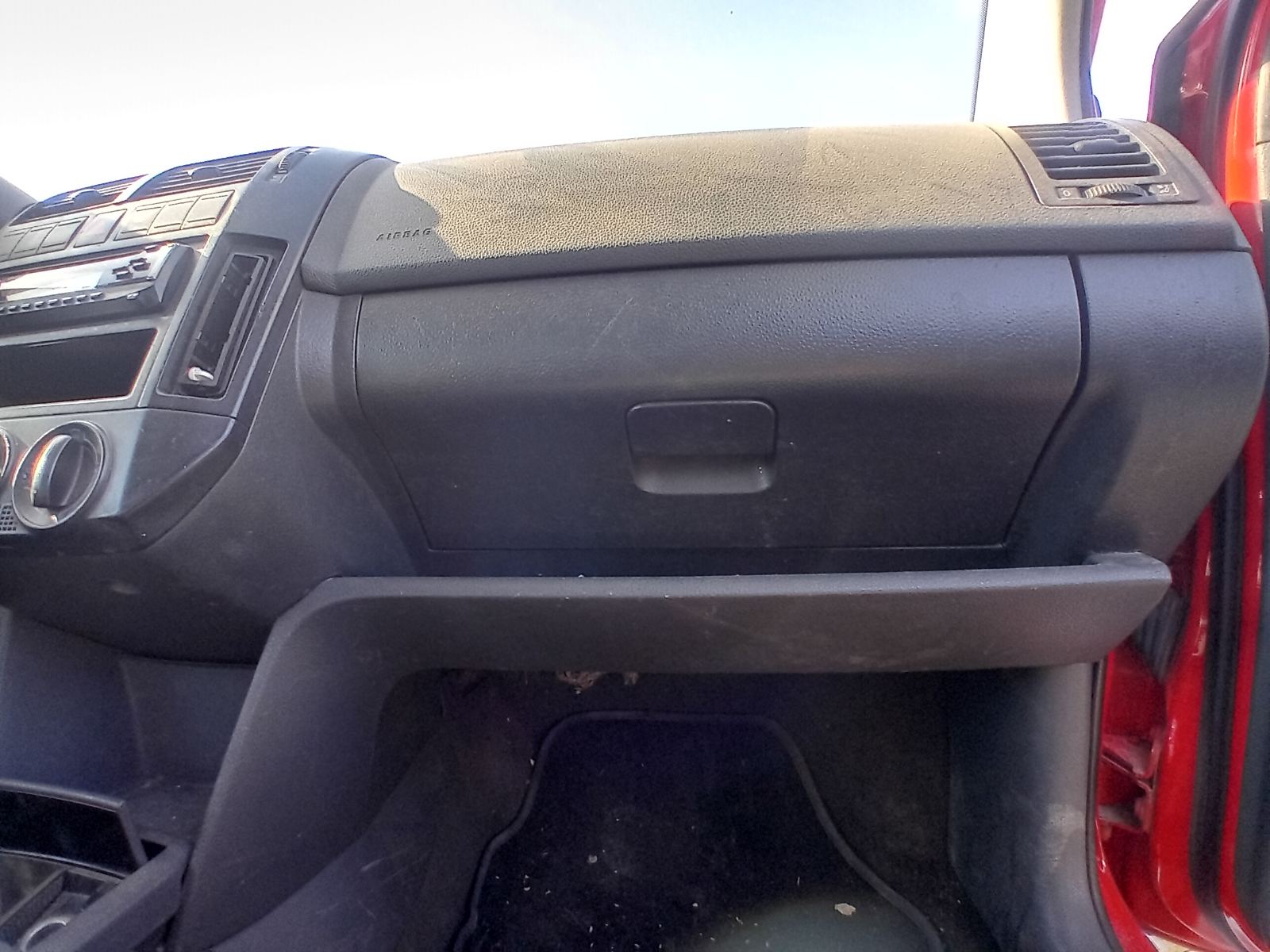 Ντουλαπάκι VW Polo ’03 Προσφορά