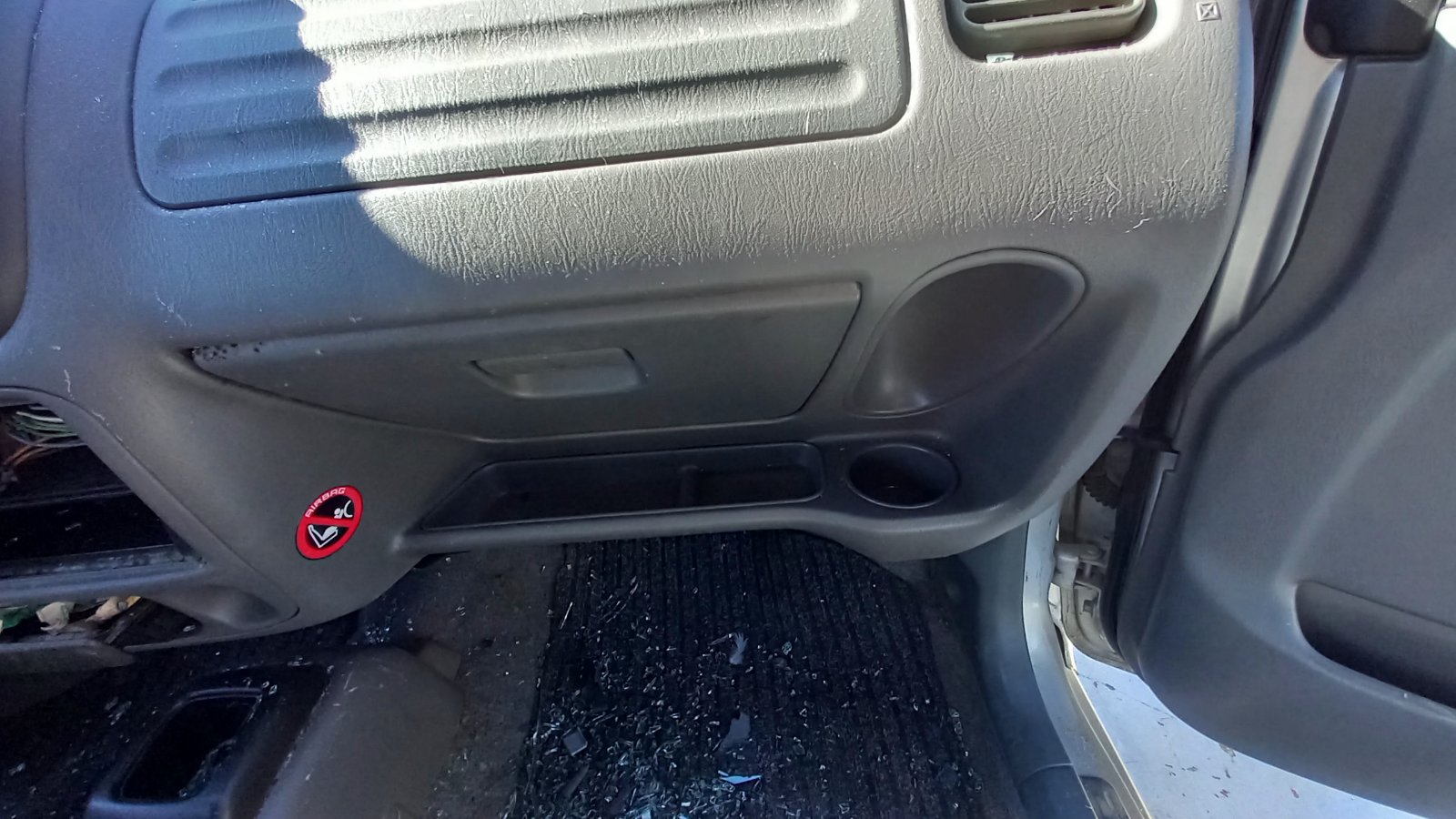 Ντουλαπάκι Suzuki Ignis ’01 Προσφορά