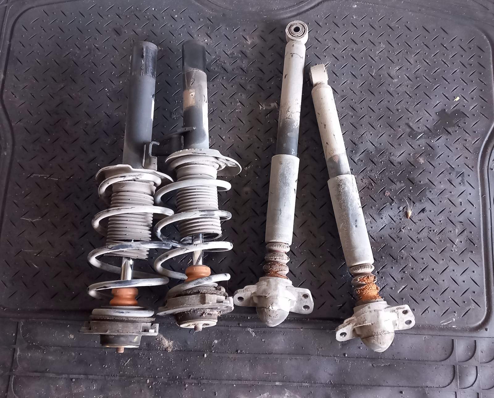 Αμορτισέρ VW Golf 5 ’05 Προσφορά