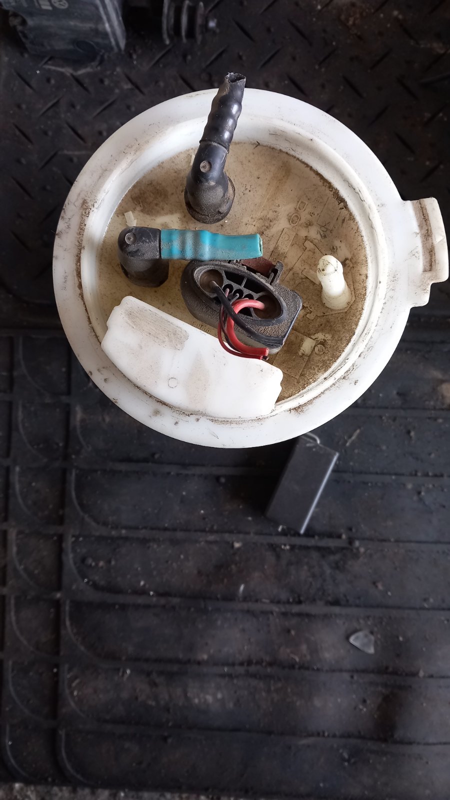 Αντλία Βενζίνης VW Golf 5 ’05 Προσφορά