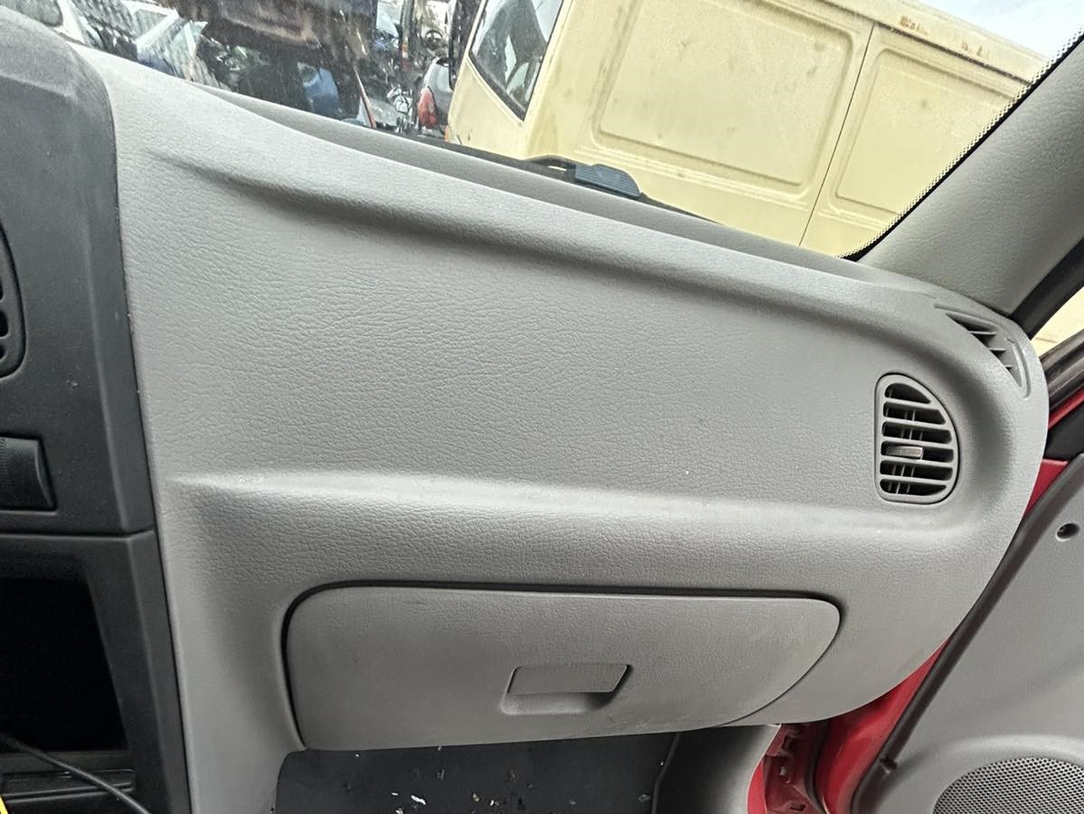 Ντουλαπάκι Kia Rio ’99 Προσφορά