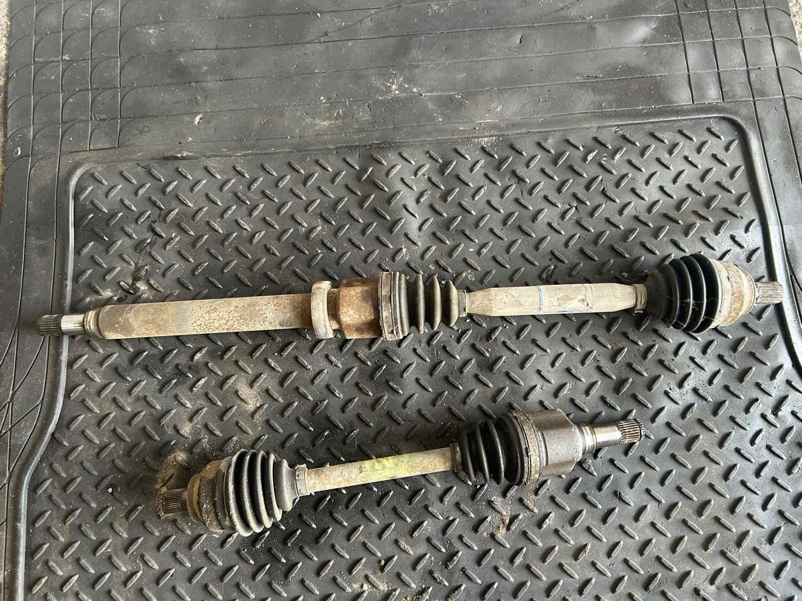 Ημιαξόνιο Αριστερό-Δεξί Volvo C30 ’08 Προσφορά