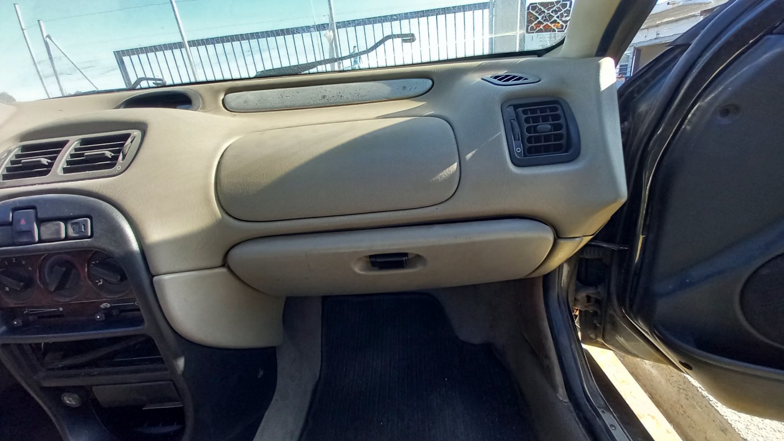 Ντουλαπάκι Rover 214 ’97 Προσφορά