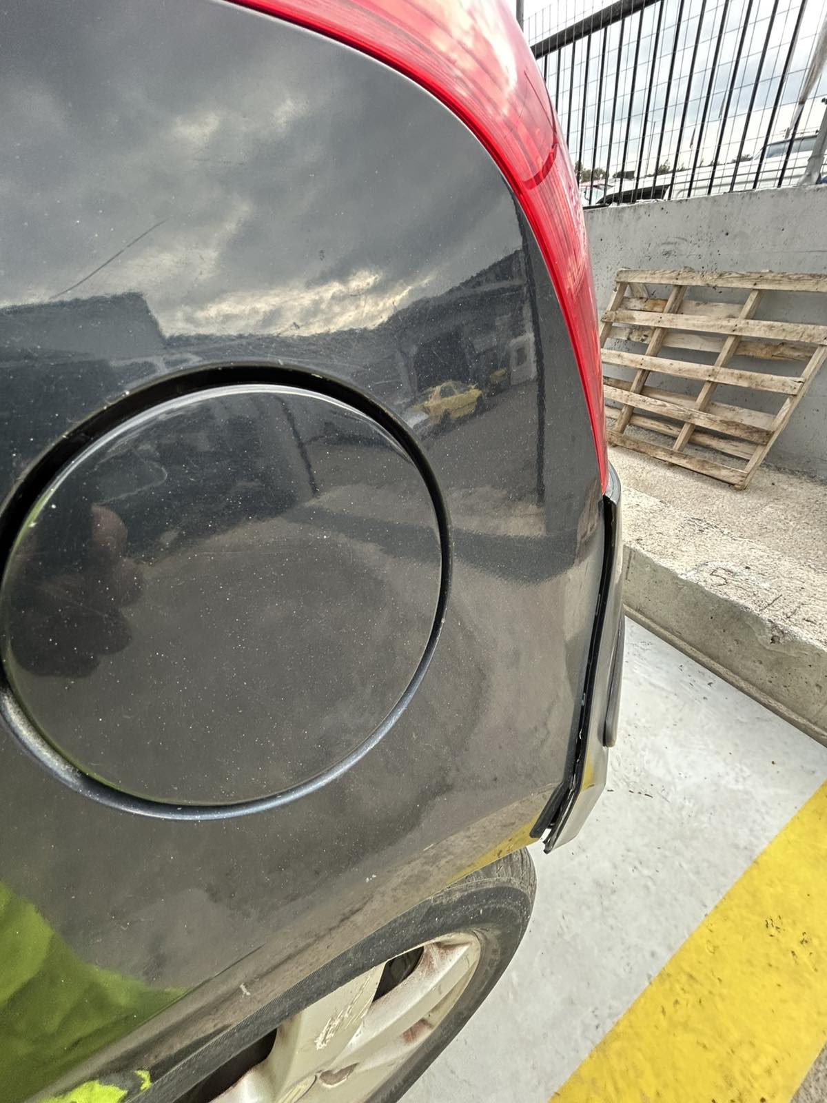 Πορτάκι Ρεζερβουάρ Suzuki Swift ’08 Προσφορά