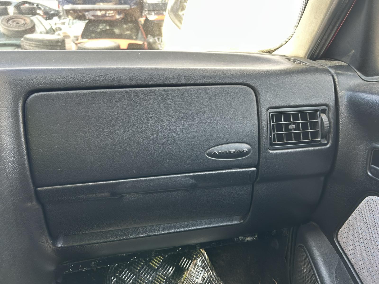 Ντουλαπάκι Seat Toledo ’96 Προσφορά