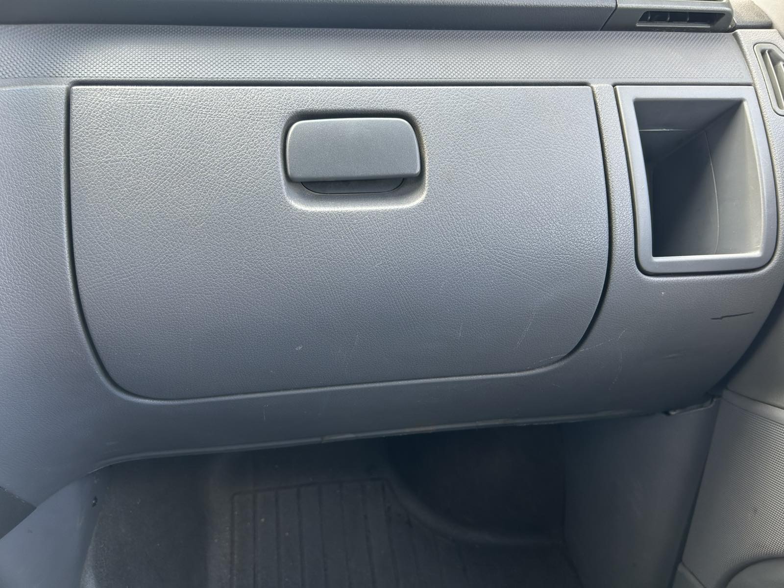 Ντουλαπάκι Mercedes Vito ’06 Προσφορά