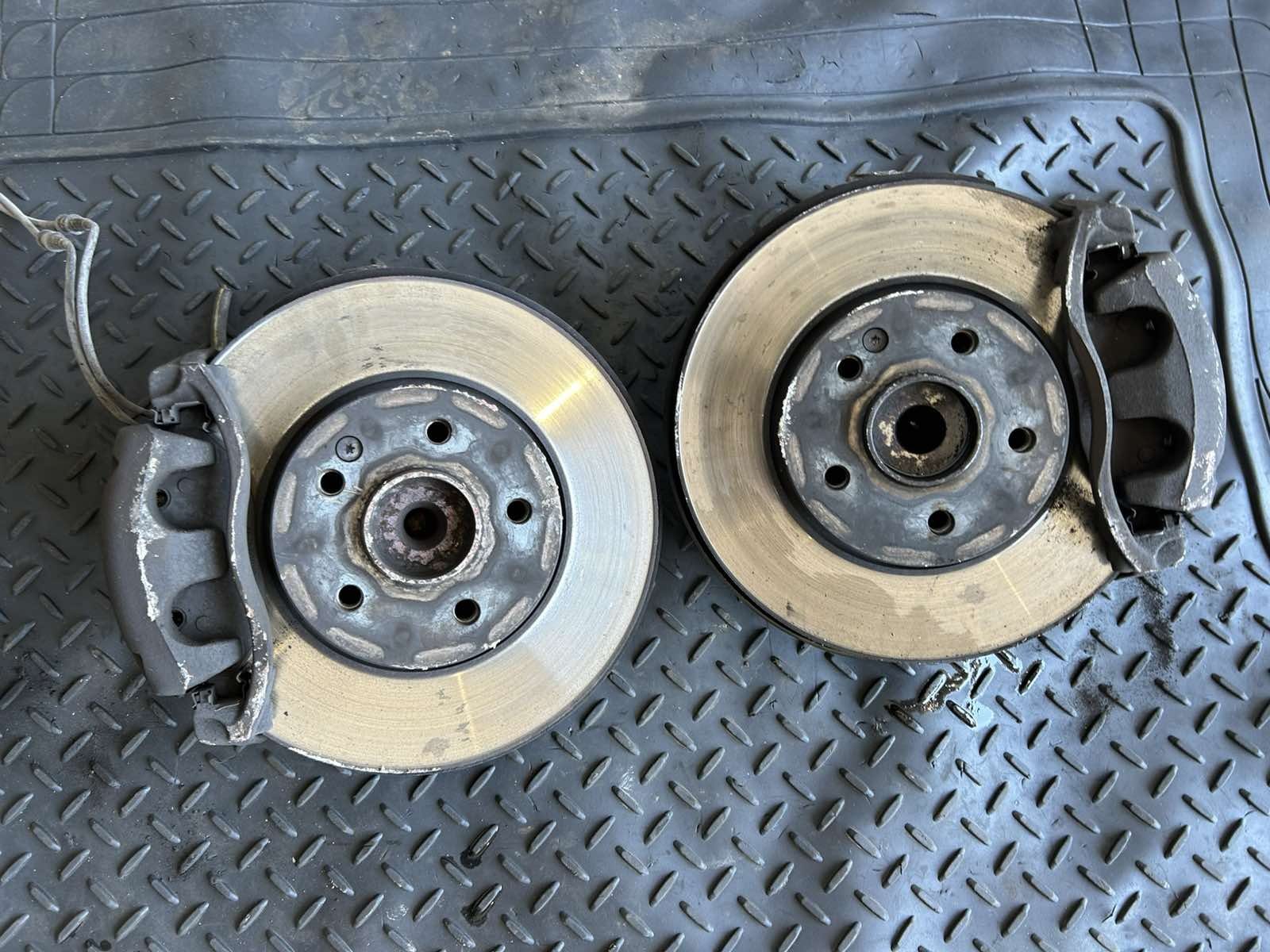 Ακραξόνια Εμπρός Mercedes Vito ’06 Προσφορά