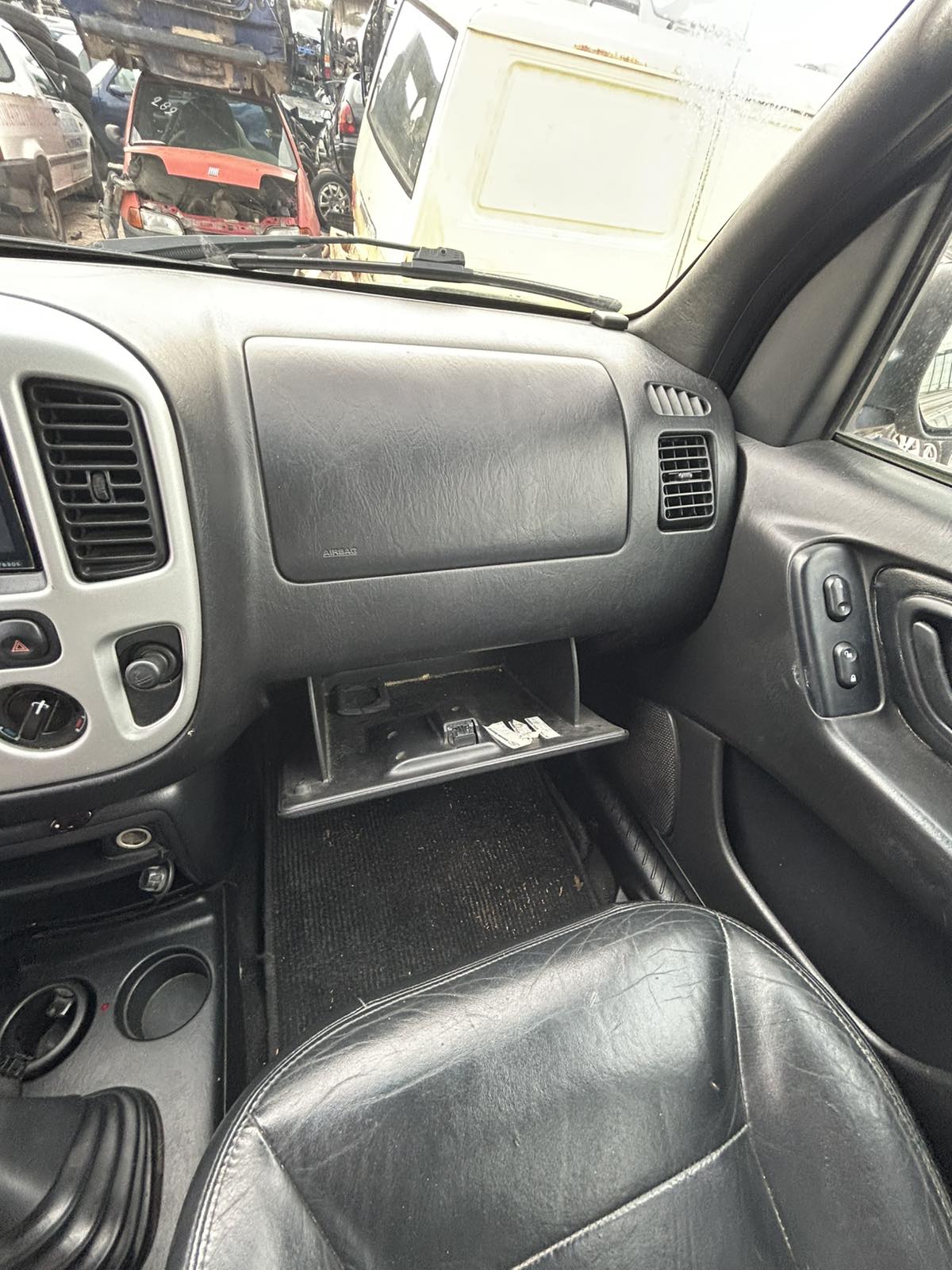 Ντουλαπάκι Συνοδηγού Ford Maverick ’02