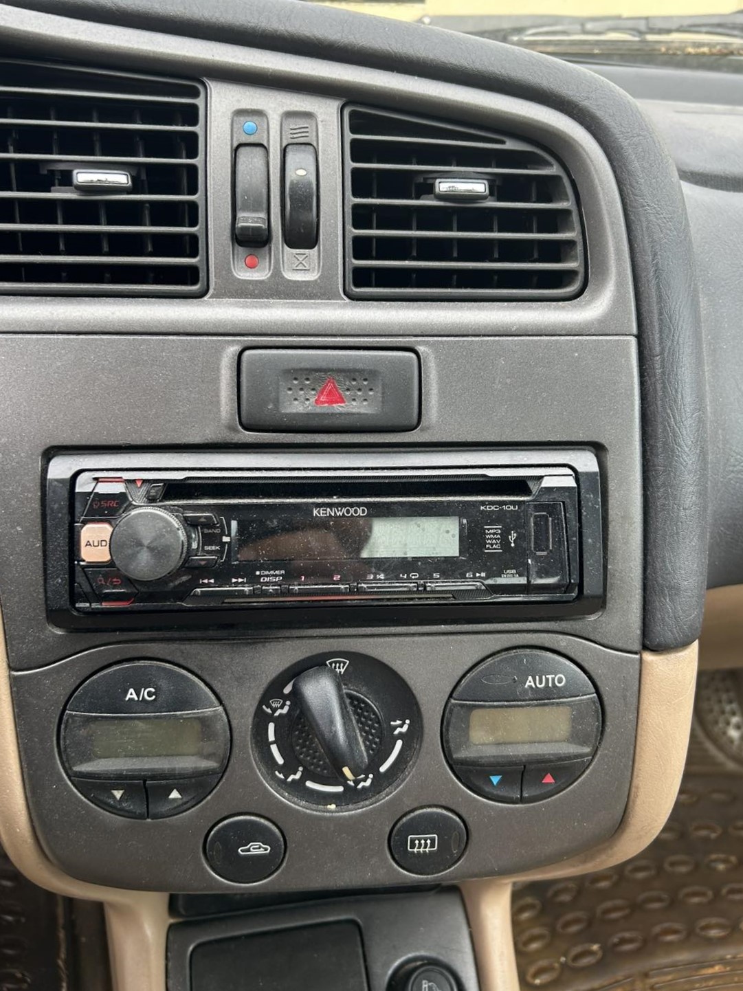 Κονσόλα Κεντρική Nissan Primera ’00