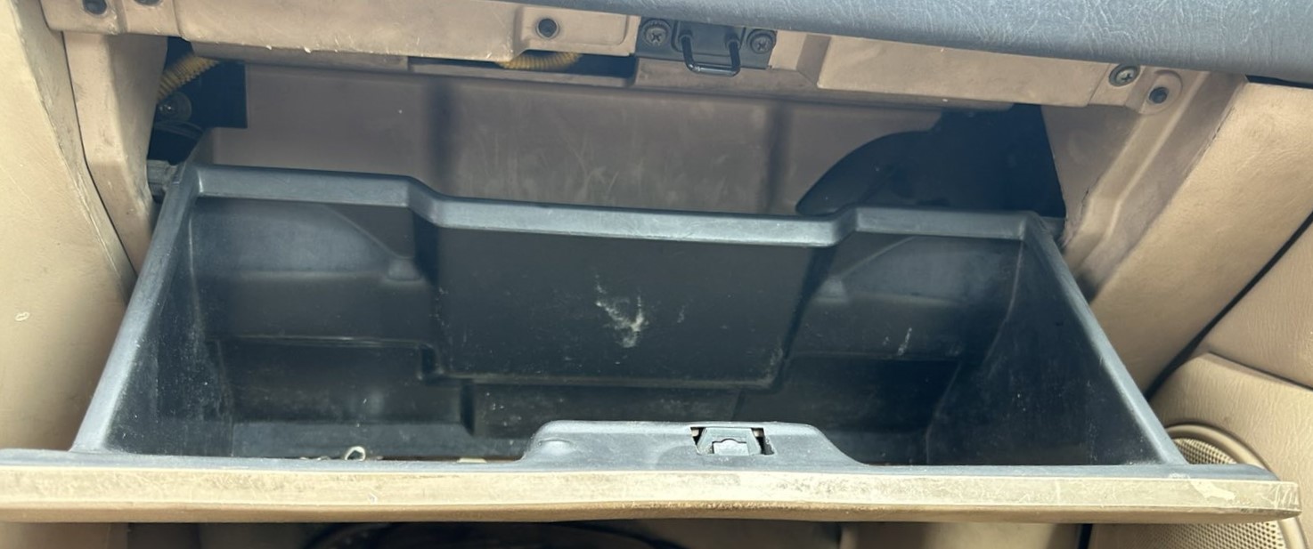 Ντουλαπάκι Συνοδηγού Nissan Primera ’00