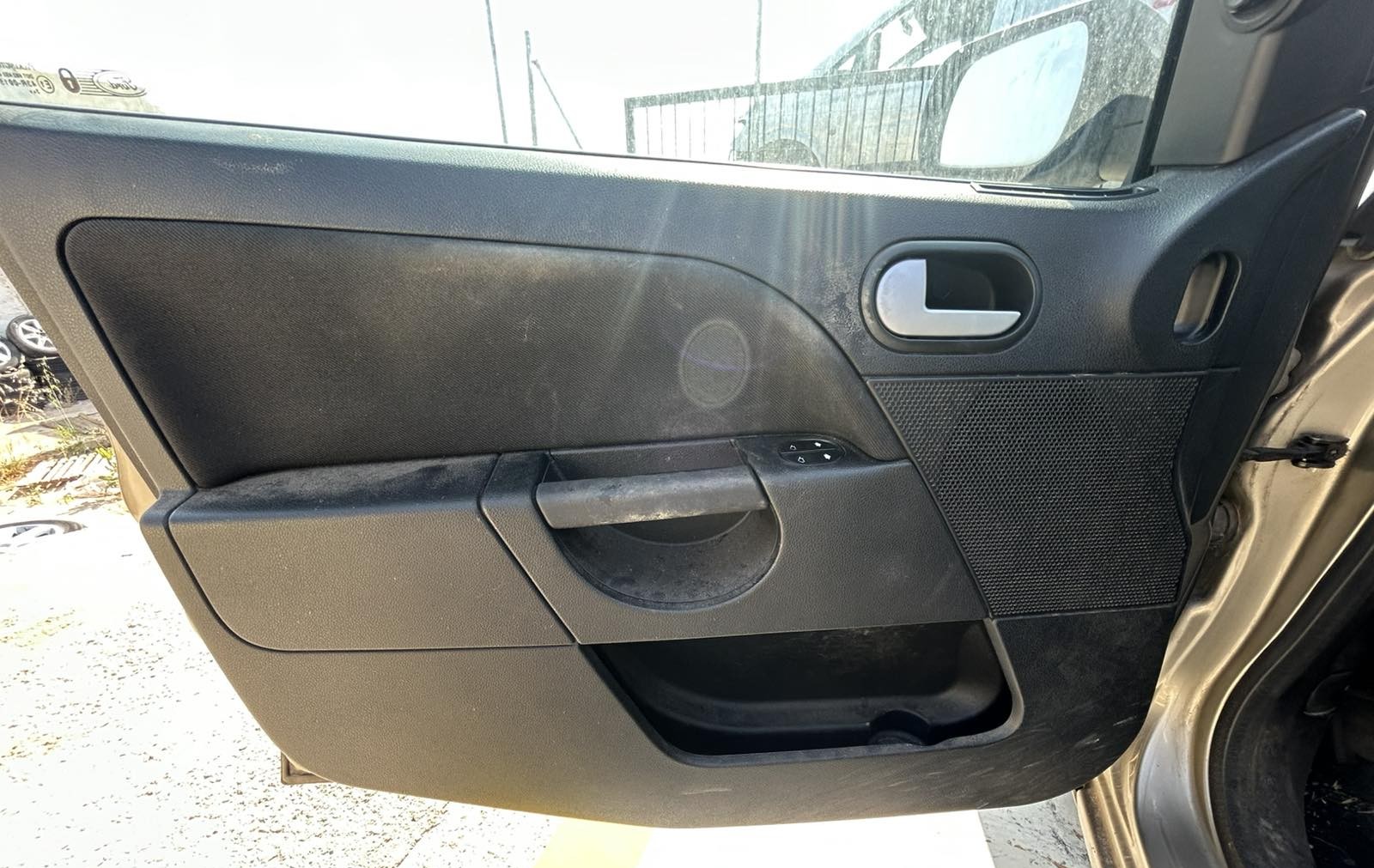 Μεντεσέδες Ford Fiesta ’05