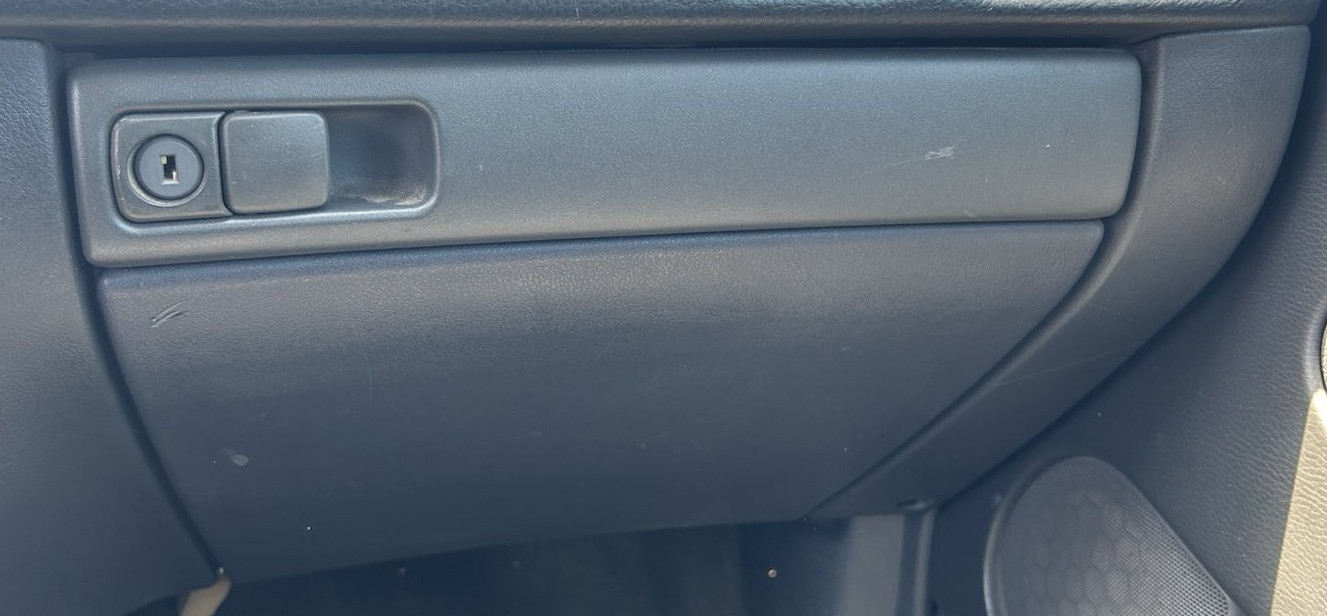 Ντουλαπάκι Συνοδηγού Volvo S40 ’03