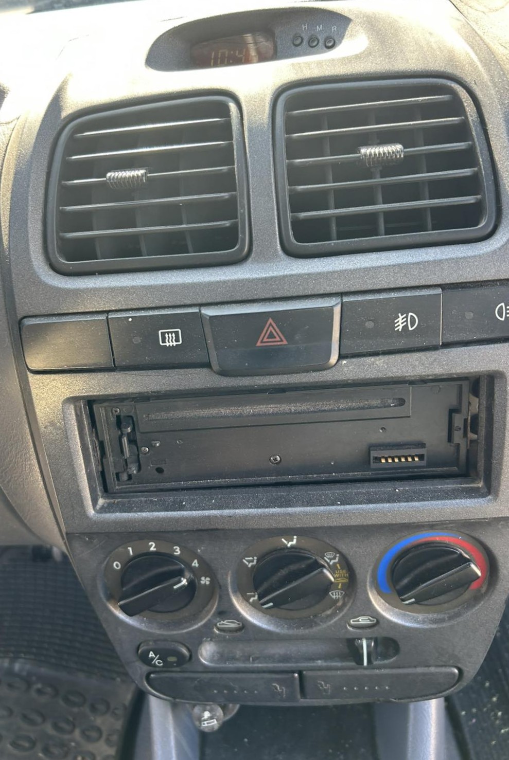 Χειριστήρια Καλοριφέρ-Κλιματισμού Hyundai Accent ’03