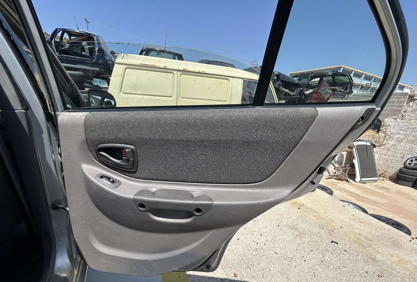 Μεντεσέδες Hyundai Accent ’01