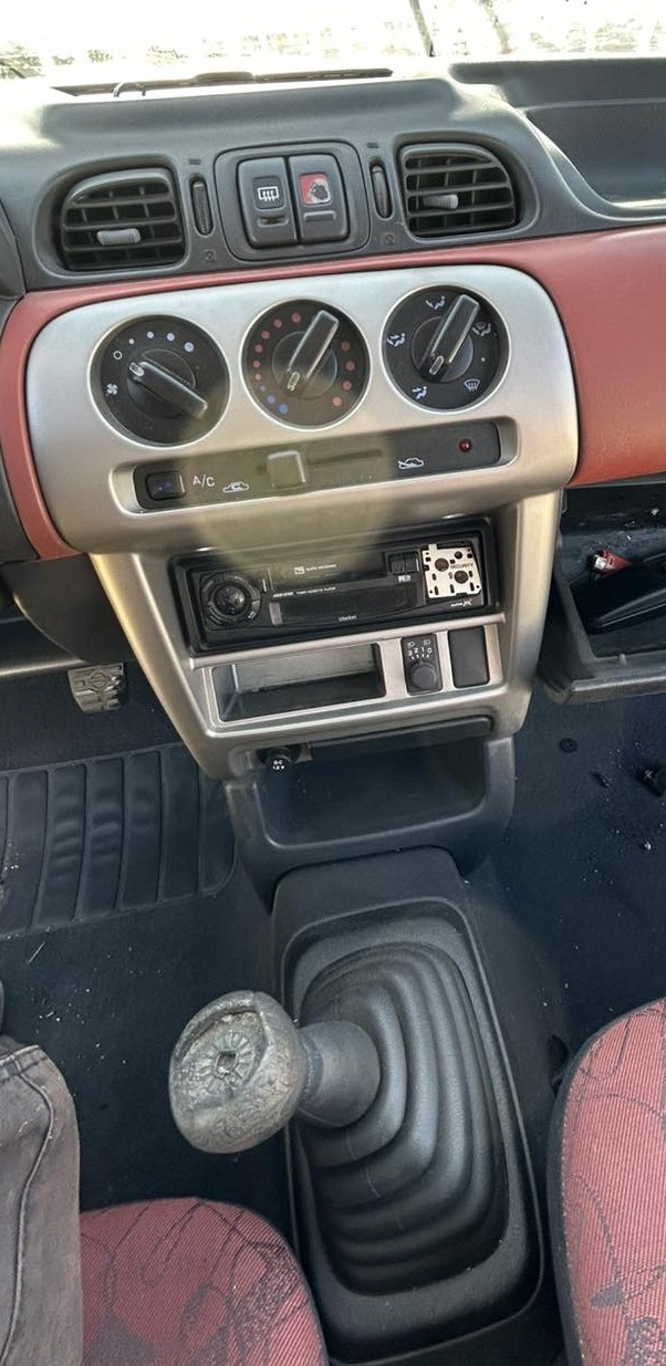 Λεβιές Ταχυτήτων Nissan Micra ’01