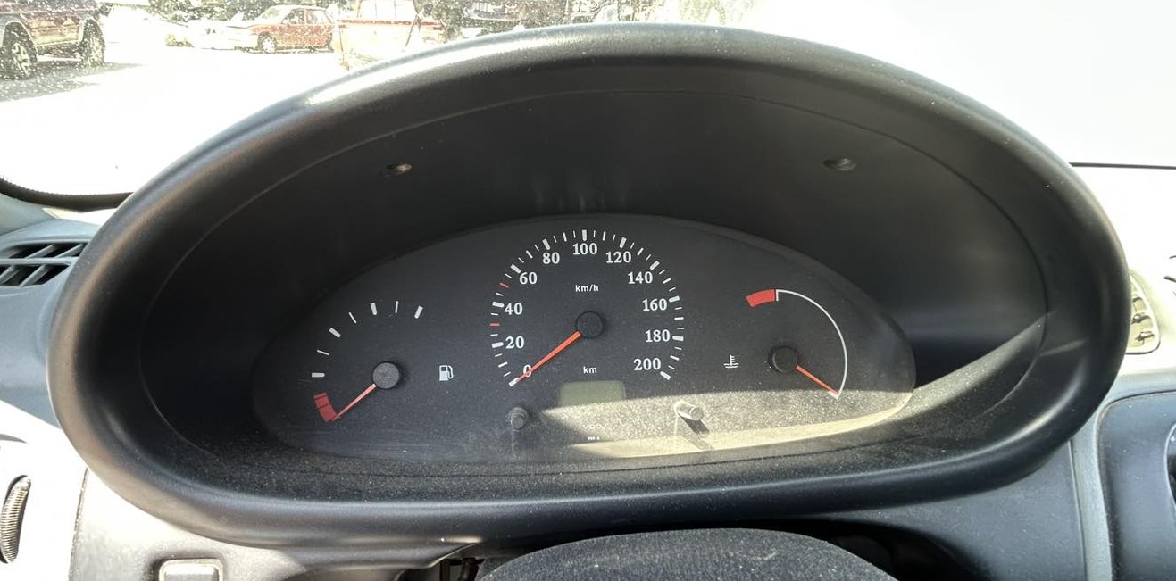 Καντράν – Κοντέρ Nissan Micra ’00
