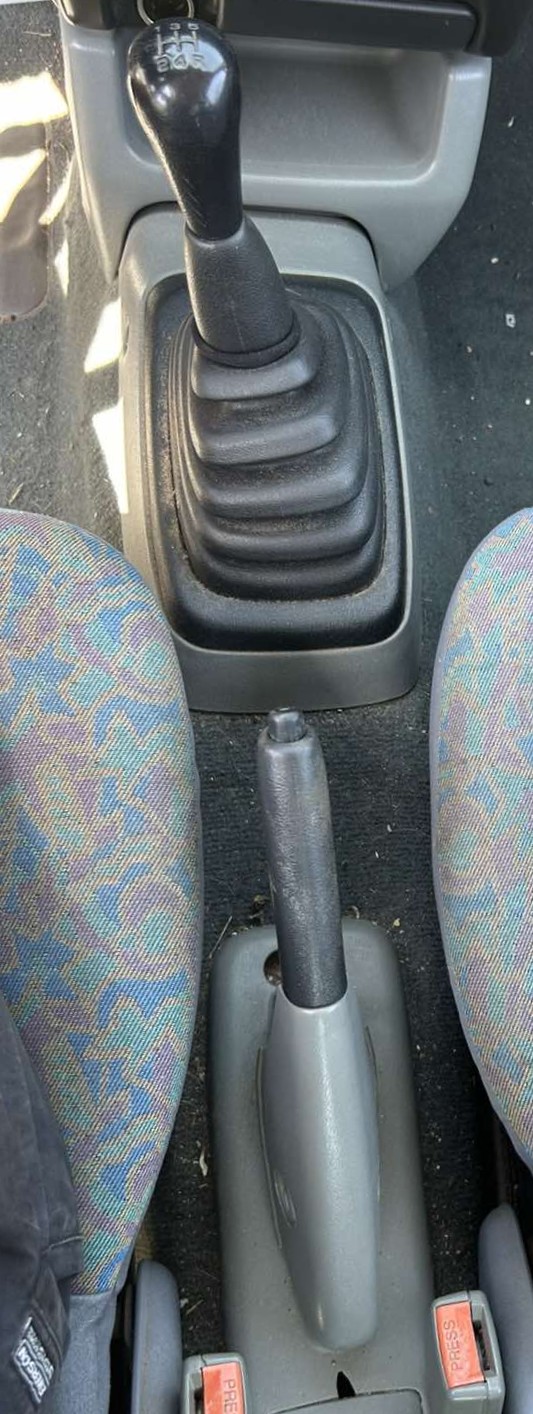 Λεβιές Ταχυτήτων Nissan Micra ’00