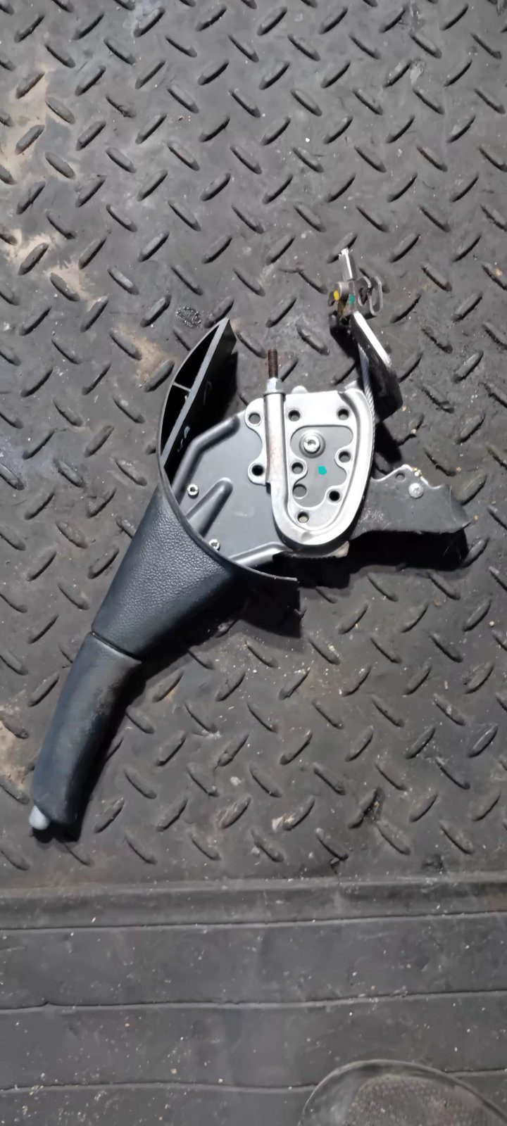 Χειρόφρενο Suzuki Alto ‘12