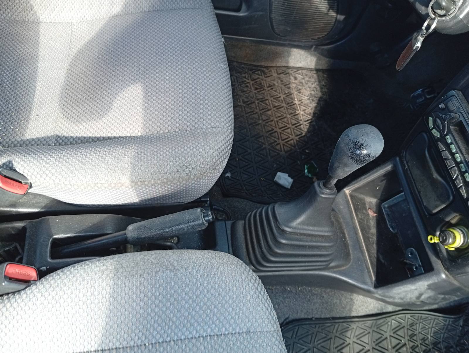 Χειρόφρενο Daihatsu Cuore ‘99