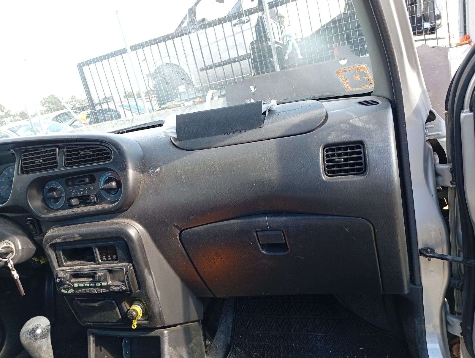 Ντουλαπάκι Daihatsu Cuore ‘99