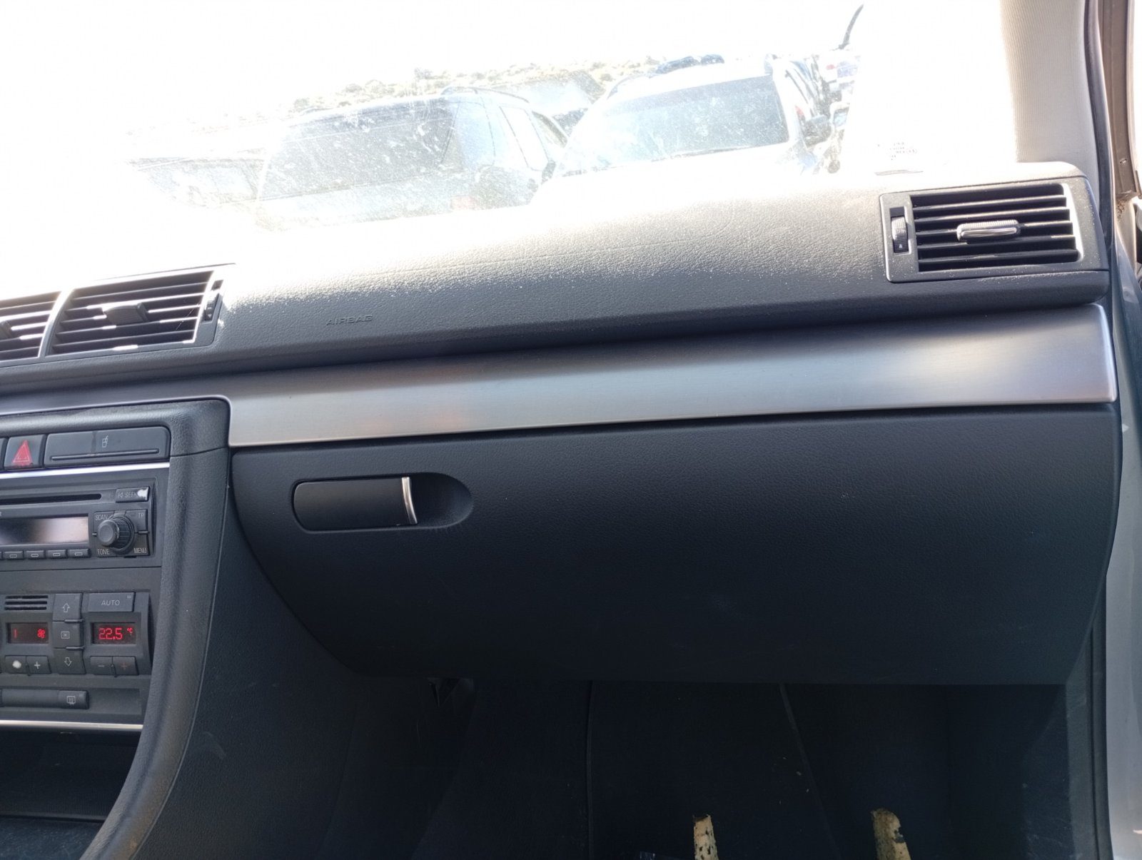 Ντουλαπάκι Audi A4 ‘06
