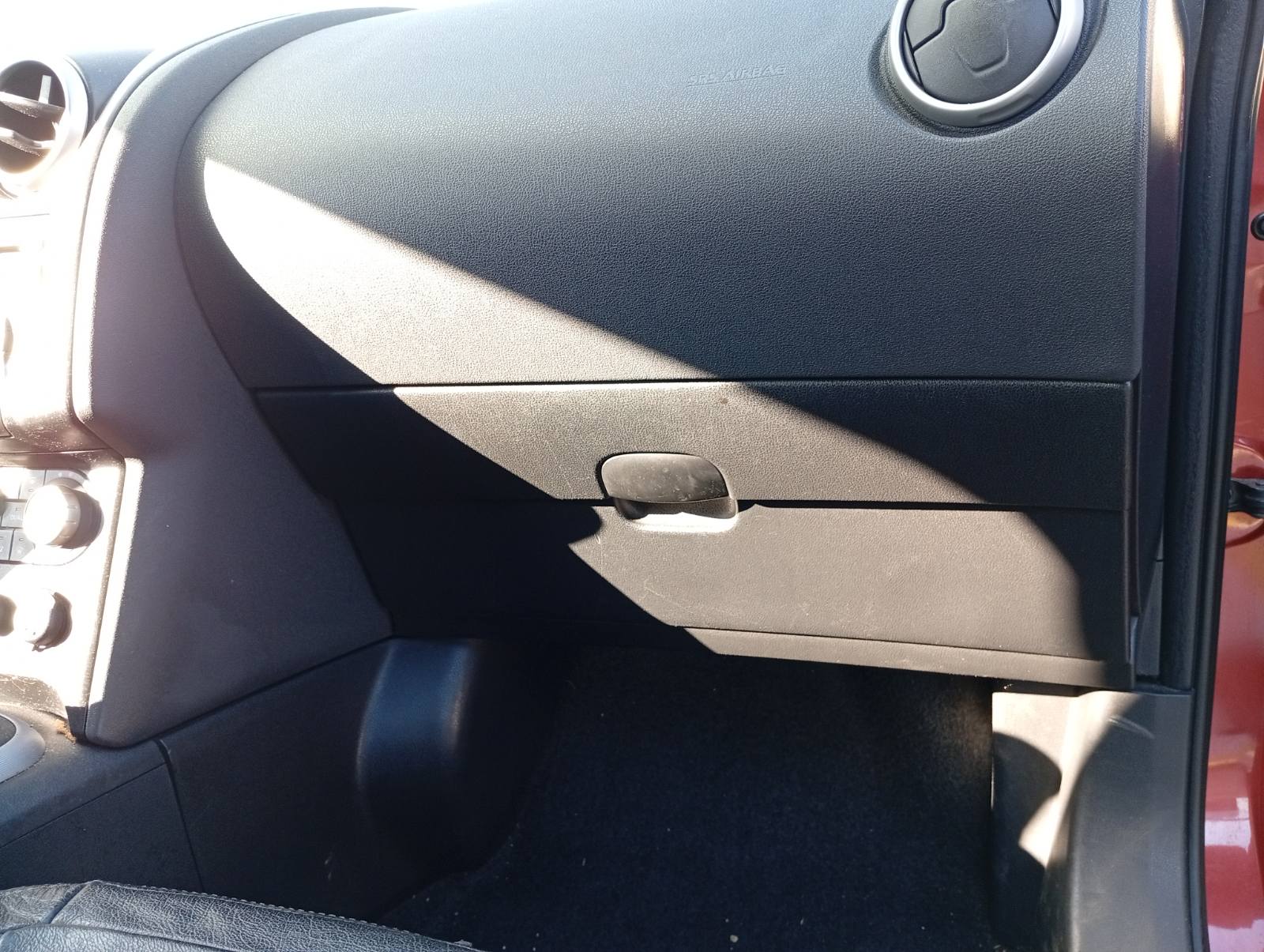 Ντουλαπάκι Nissan Qashqai ’08