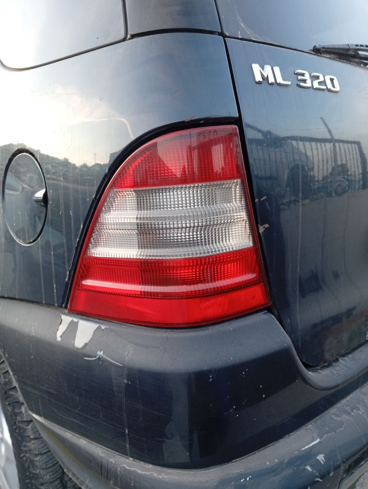 Φανάρια Πίσω Mercedes-Benz ML 320 ’00 Προσφορά 60 Ευρώ / Τεμάχιο.