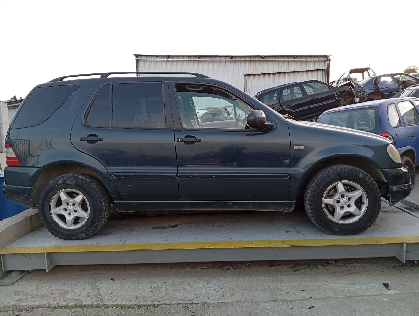 Παράθυρα πίσω Mercedes-Benz ML 320 ’00 προσφορά 40 Ευρώ / τεμάχιο.