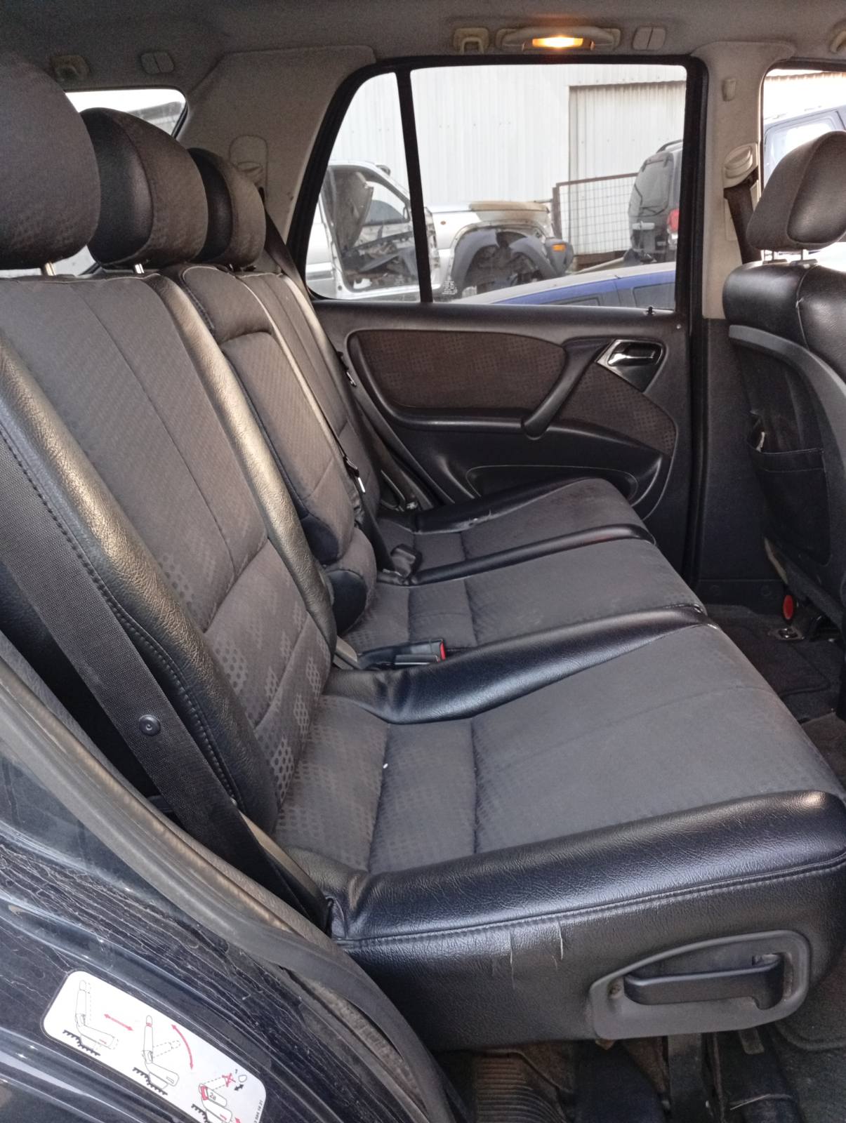 Ταπετσαρία Ουρανού Mercedes-Benz ML 320 ’00 Προσφορά 180 Ευρώ.
