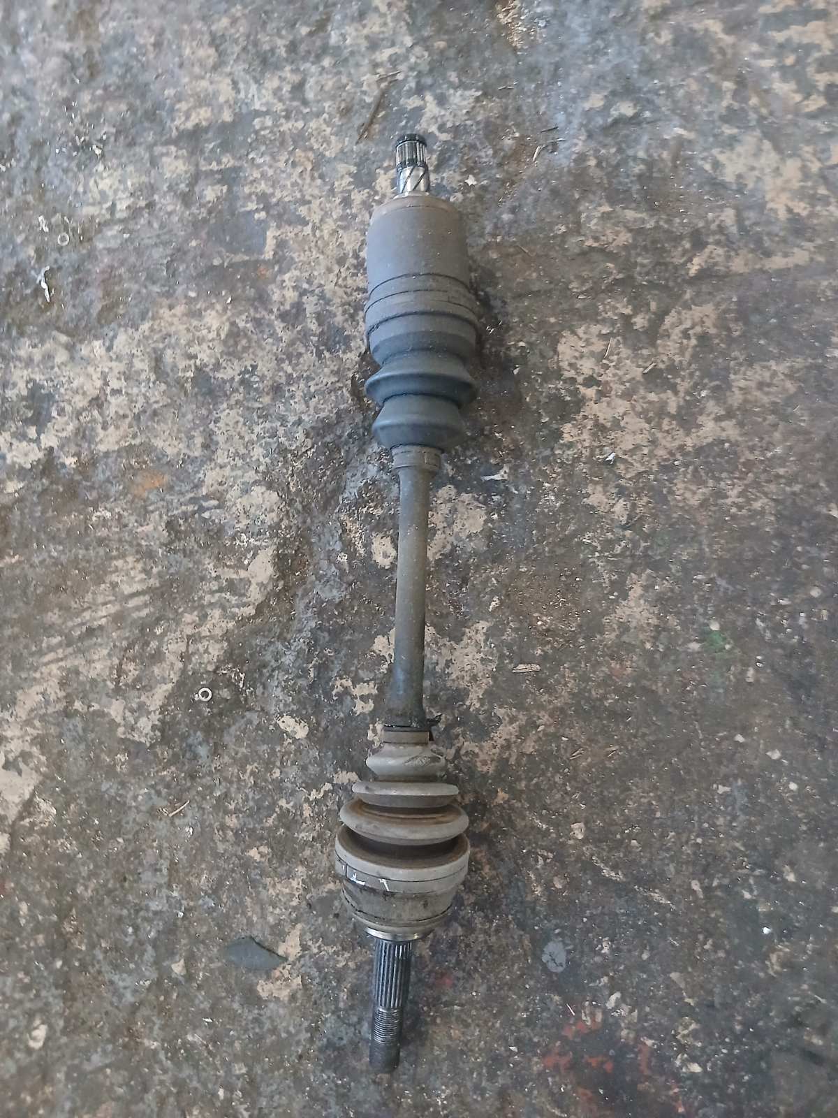 Ημιαξόνιο Δεξί Nissan Almera ’96 Προσφορά
