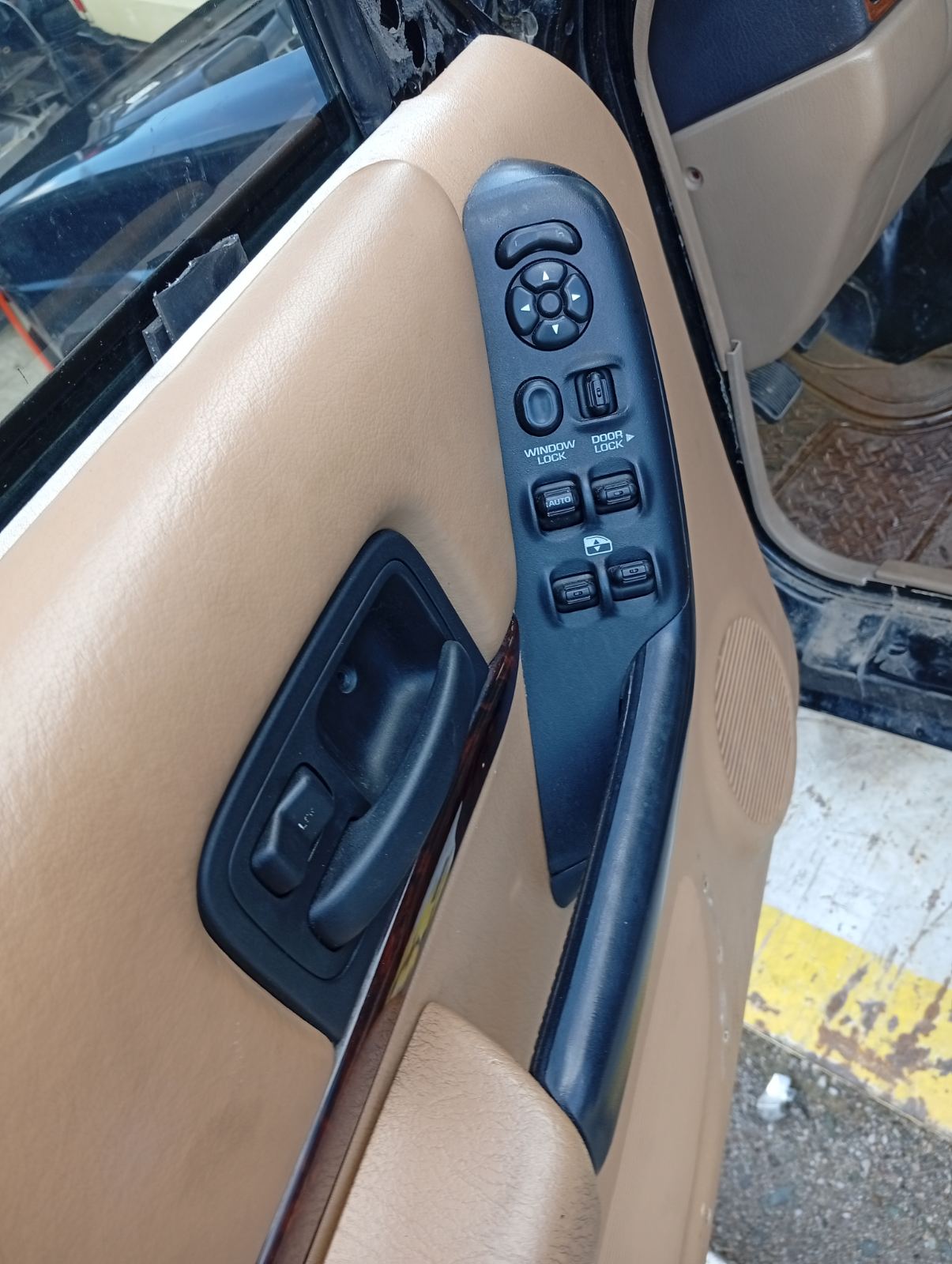 Διακόπτες Παραθύρων Jeep Cherokee ’00 Προσφορά